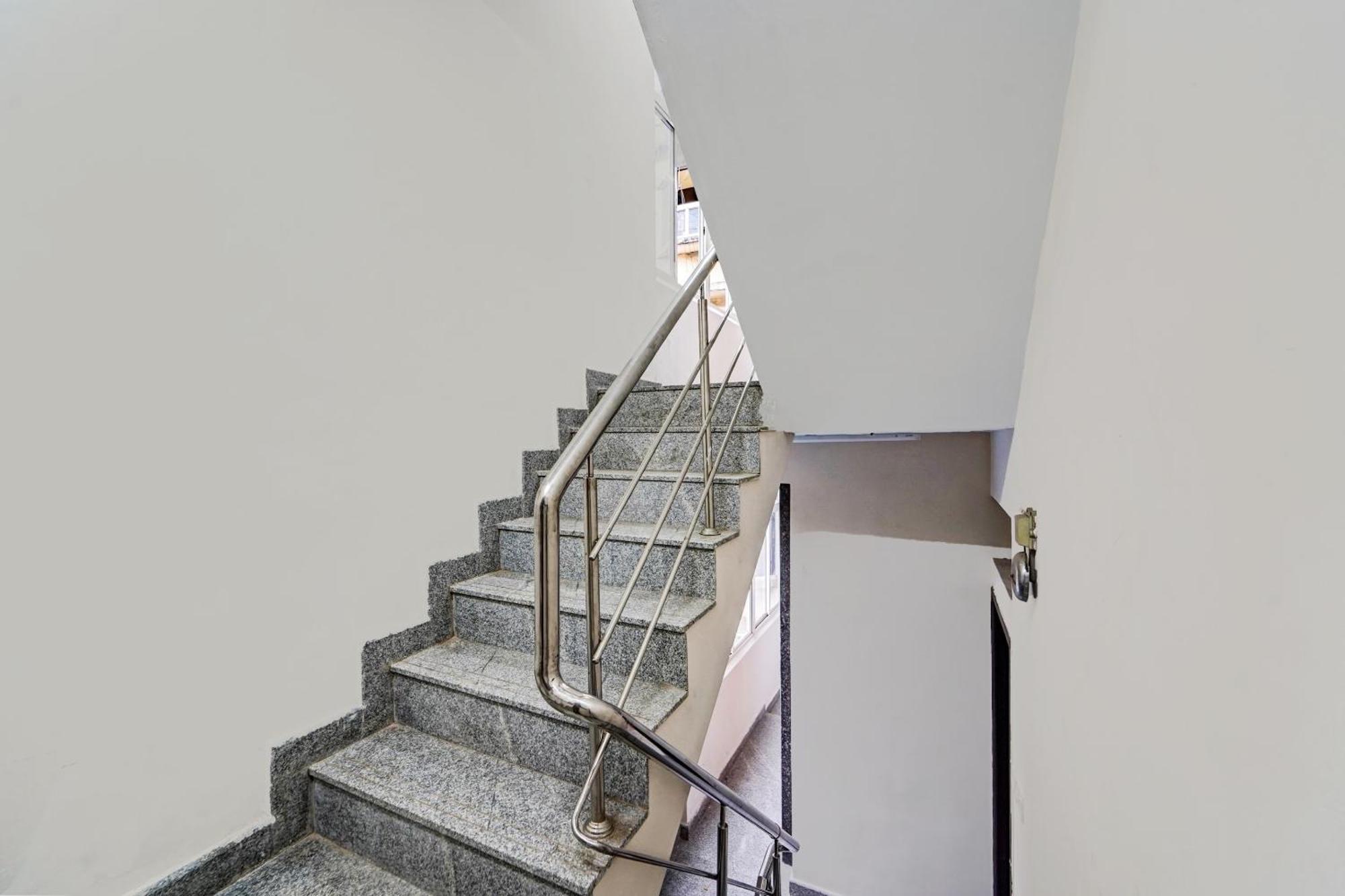 Super Townhouse 1096 Hotel Redfox Nungambakkam Near Apollo & Shankar Nethralaya Hospital Chennai Zewnętrze zdjęcie