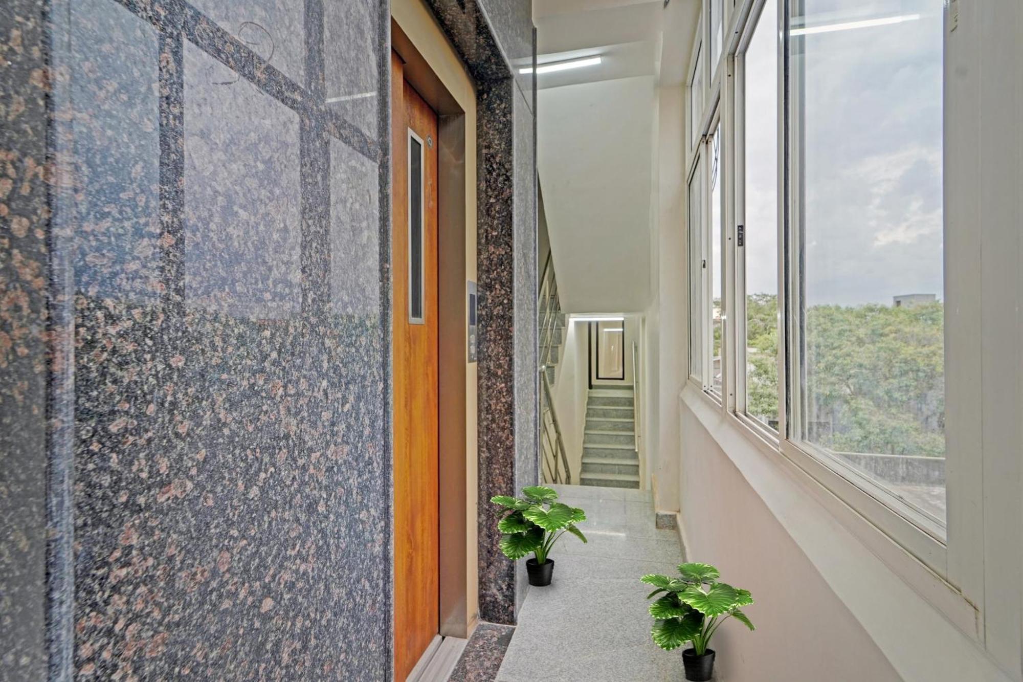 Super Townhouse 1096 Hotel Redfox Nungambakkam Near Apollo & Shankar Nethralaya Hospital Chennai Zewnętrze zdjęcie